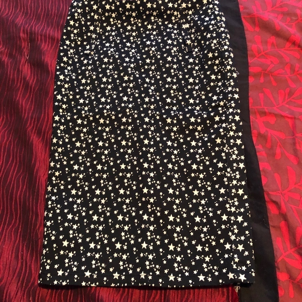 Dickies black and white star skirt, size 3. Zipper , slit form fitting, like new